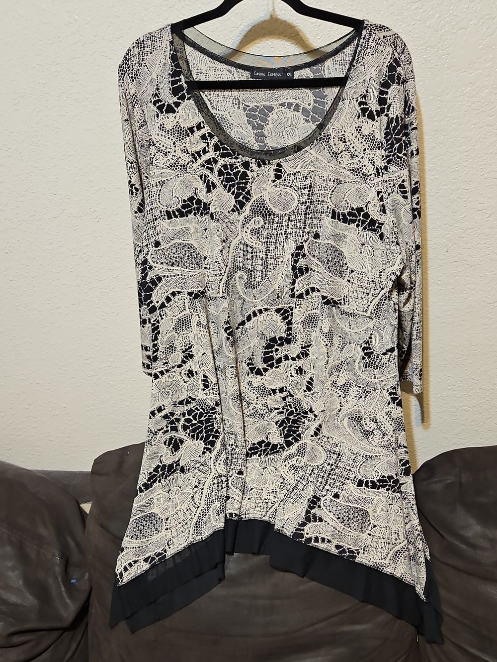 Black & Cream Lace-Pattern Scoop Neck Tunic